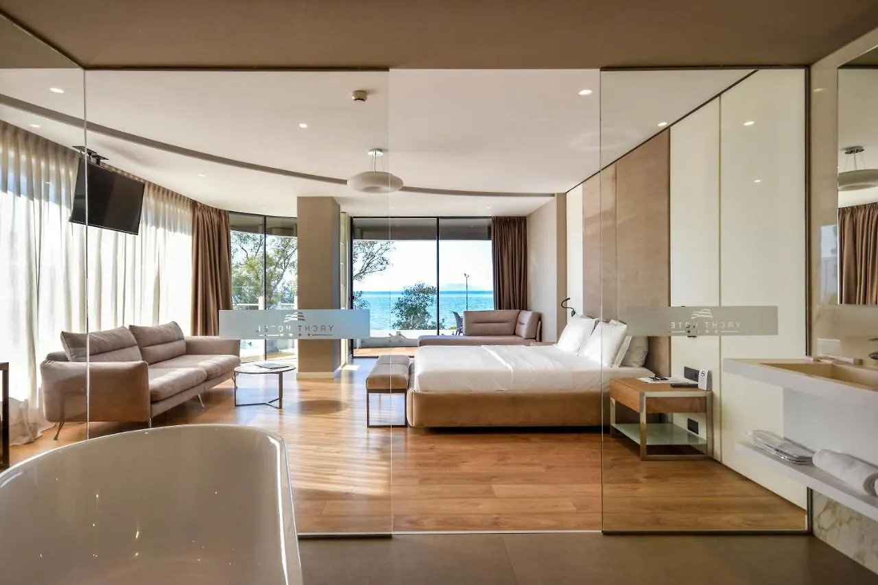 Yacht Hotel فلورا