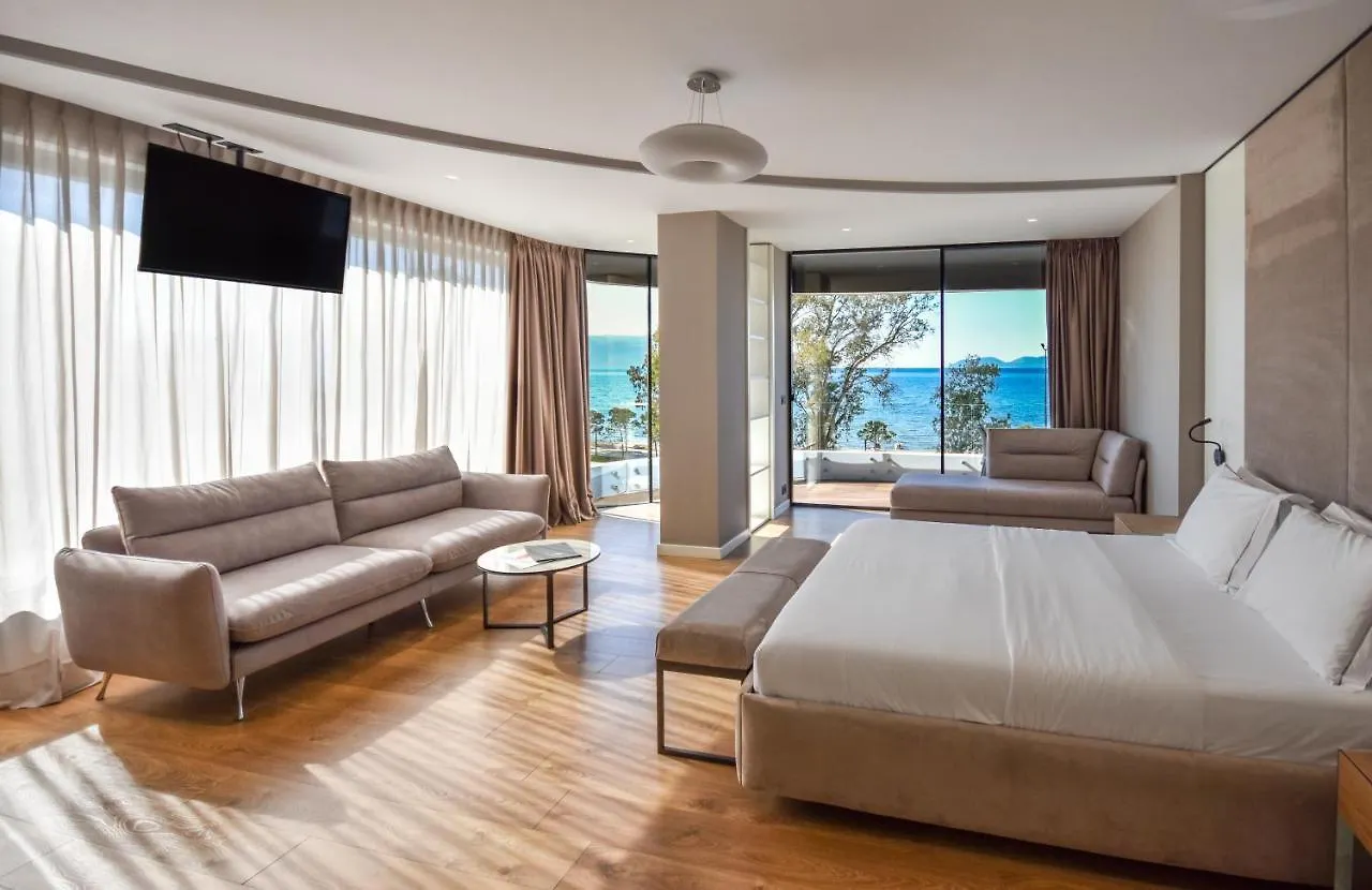 Yacht Hotel فلورا