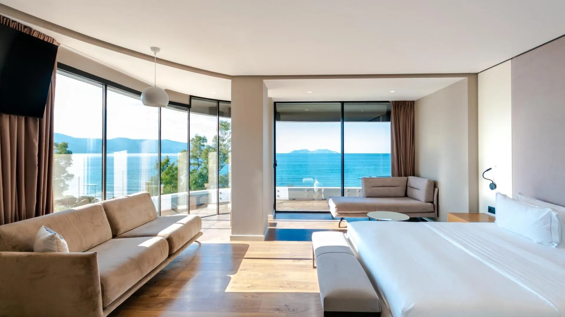 Yacht Hotel Vlorë