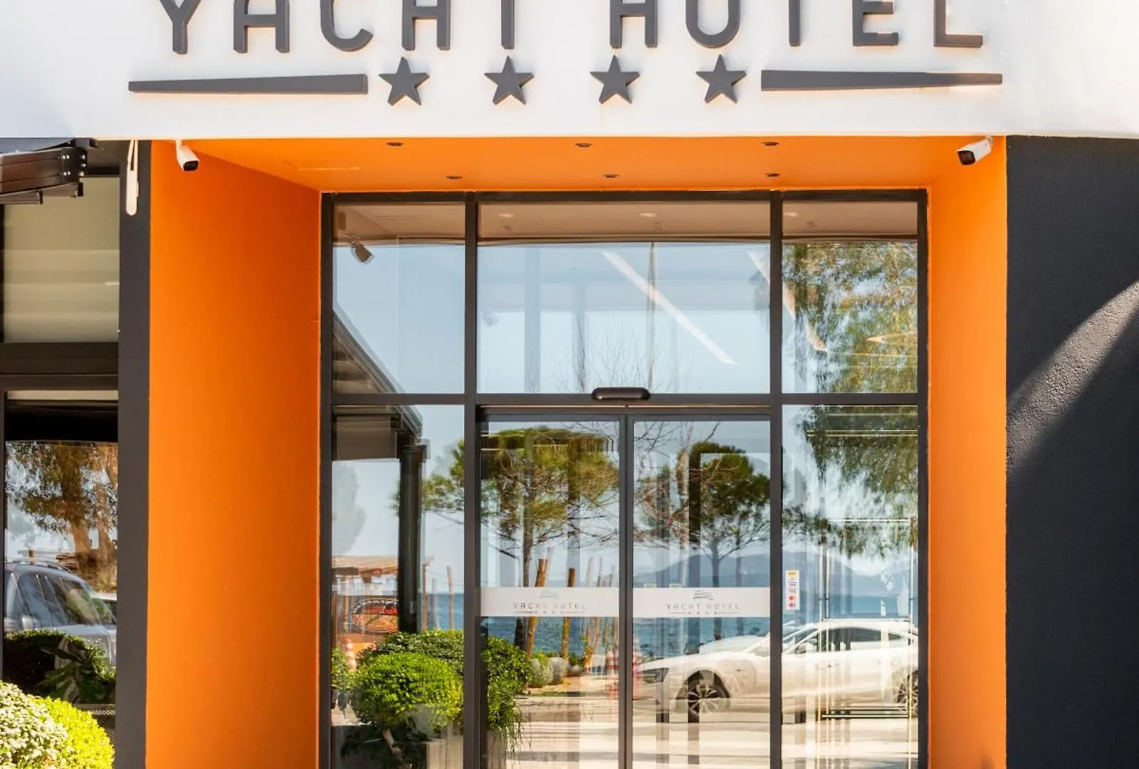 Yacht Hotel Vlorë